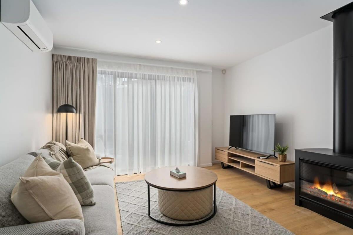 Alps And Lake Retreat Wanaka Albert Town Εξωτερικό φωτογραφία