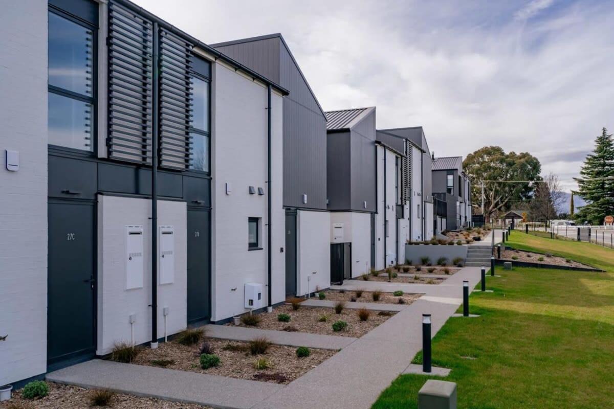 Alps And Lake Retreat Wanaka Albert Town Εξωτερικό φωτογραφία