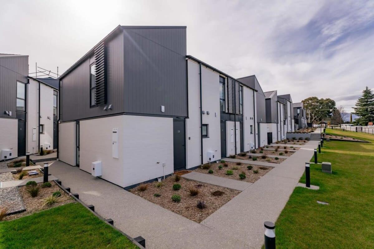 Alps And Lake Retreat Wanaka Albert Town Εξωτερικό φωτογραφία